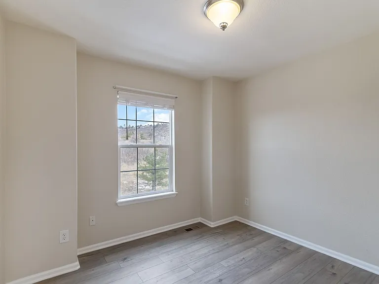 727 Crooked Y Point — Photo 16