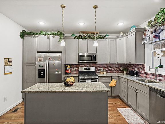 3rd image of 28 Magnolia Park