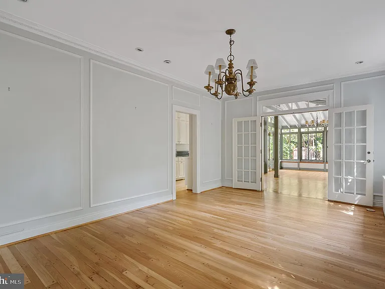 3313 Cleveland Ave NW — Photo 16