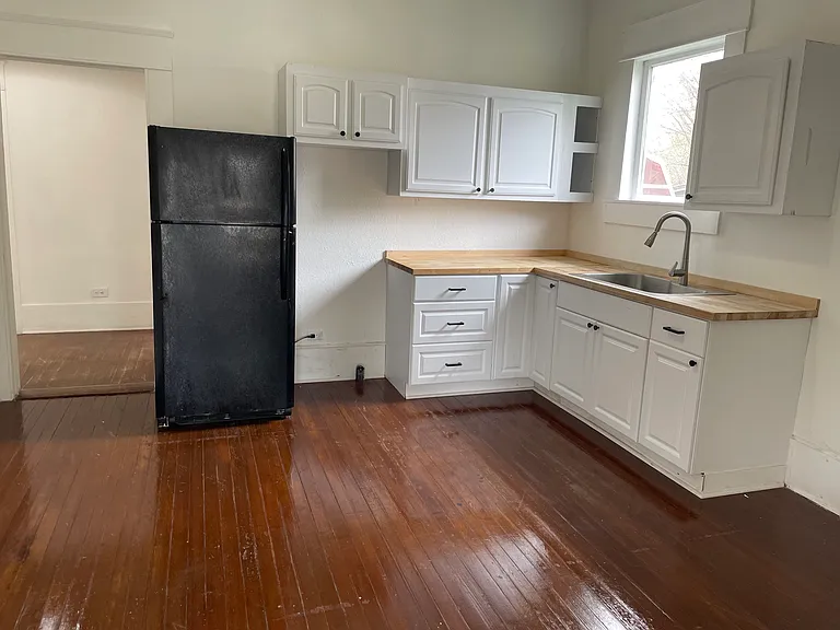 209 W Caroline St — Photo 8