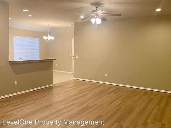 3rd image of 2712 Demotte Dr