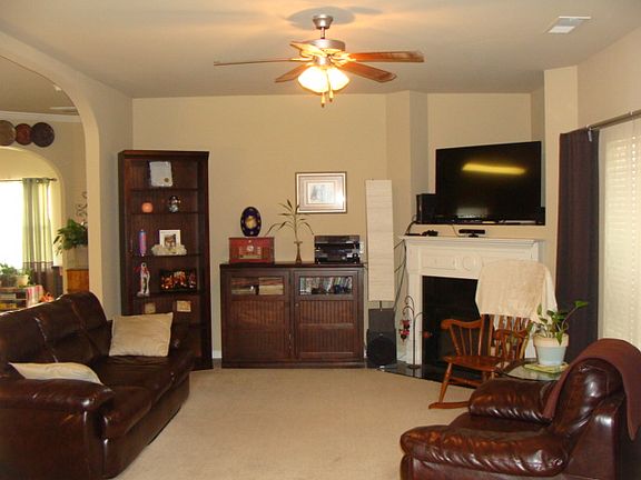 Great room w/fireplace