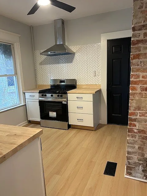 3 bed, 900 sqft, $1,800 — Photo 4