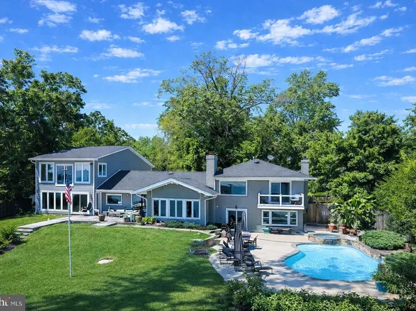 5801 River Dr, Lorton, VA 22079