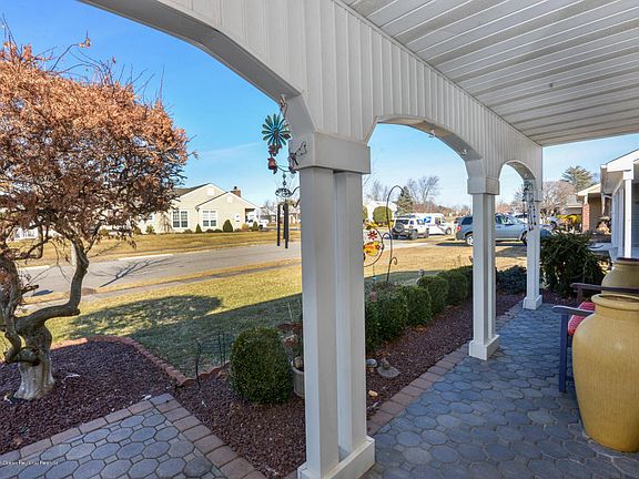 4th image of 37 Blackthorn Pl