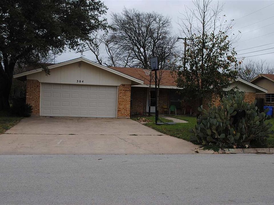 1st image of 304 Evergreen Cir