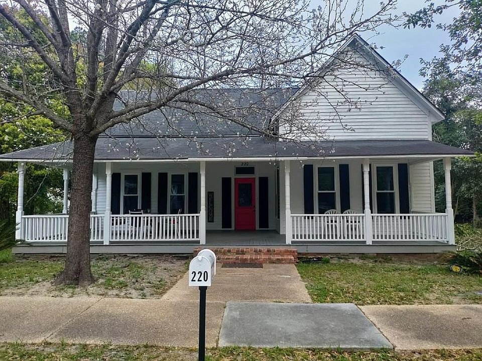 1st image of 220 College Ave N