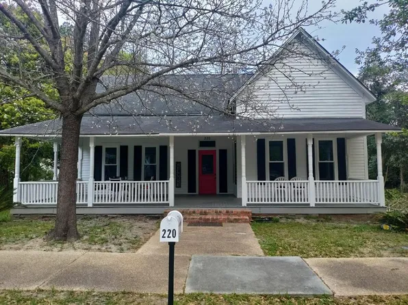 220 College Ave N, Douglas, GA 31533