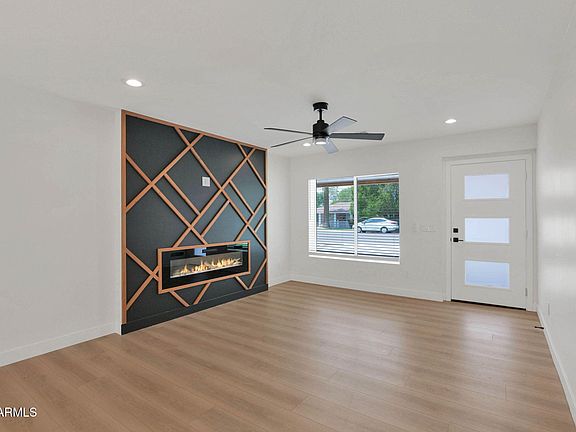 4th image of 2507 E DEVONSHIRE Avenue