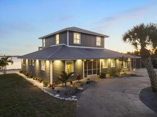 949 Suncrest Ln, Englewood, FL 34223