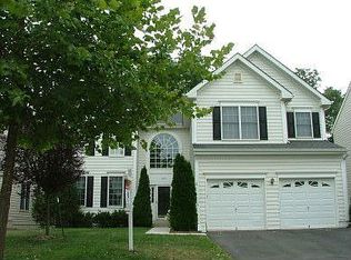 42715 Freedom St, Chantilly, VA 20152