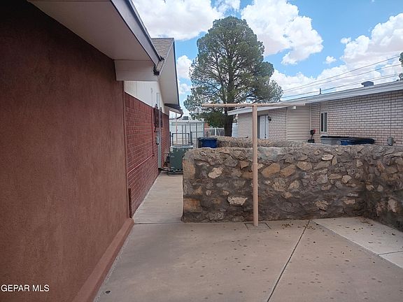 4th image of 912 Agua Prieta Dr