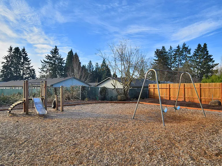 Pleasant Ridge Apartments — Photo 9