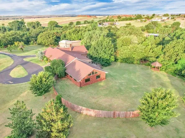 1016 Canyon Ridge Rd, Clinton, OK 73601