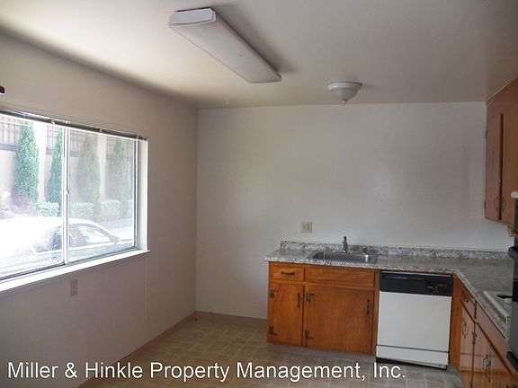 3rd image of 365 Saratoga Ave APT 3