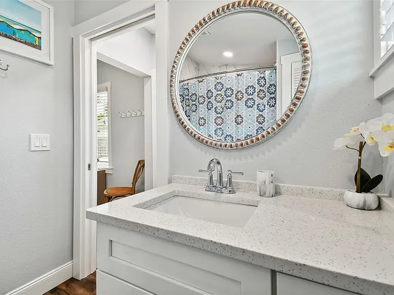 602 1/2 Skinner Blvd — Photo 21