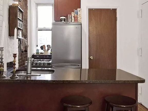 4th image of 43 Jane St APT 4FW