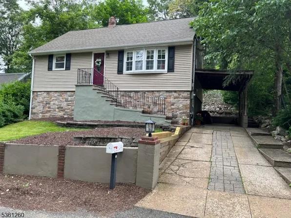24 Oakwood Dr, Ringwood Boro, NJ 07456