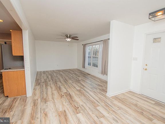 5th image of 10742 Oak Lane Dr
