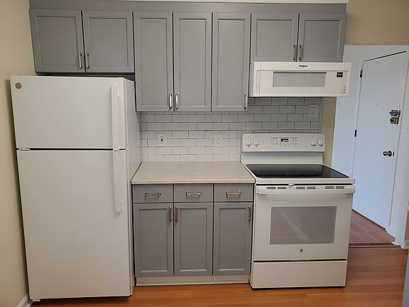 2nd image of 428 Elwood Ave APT 2S