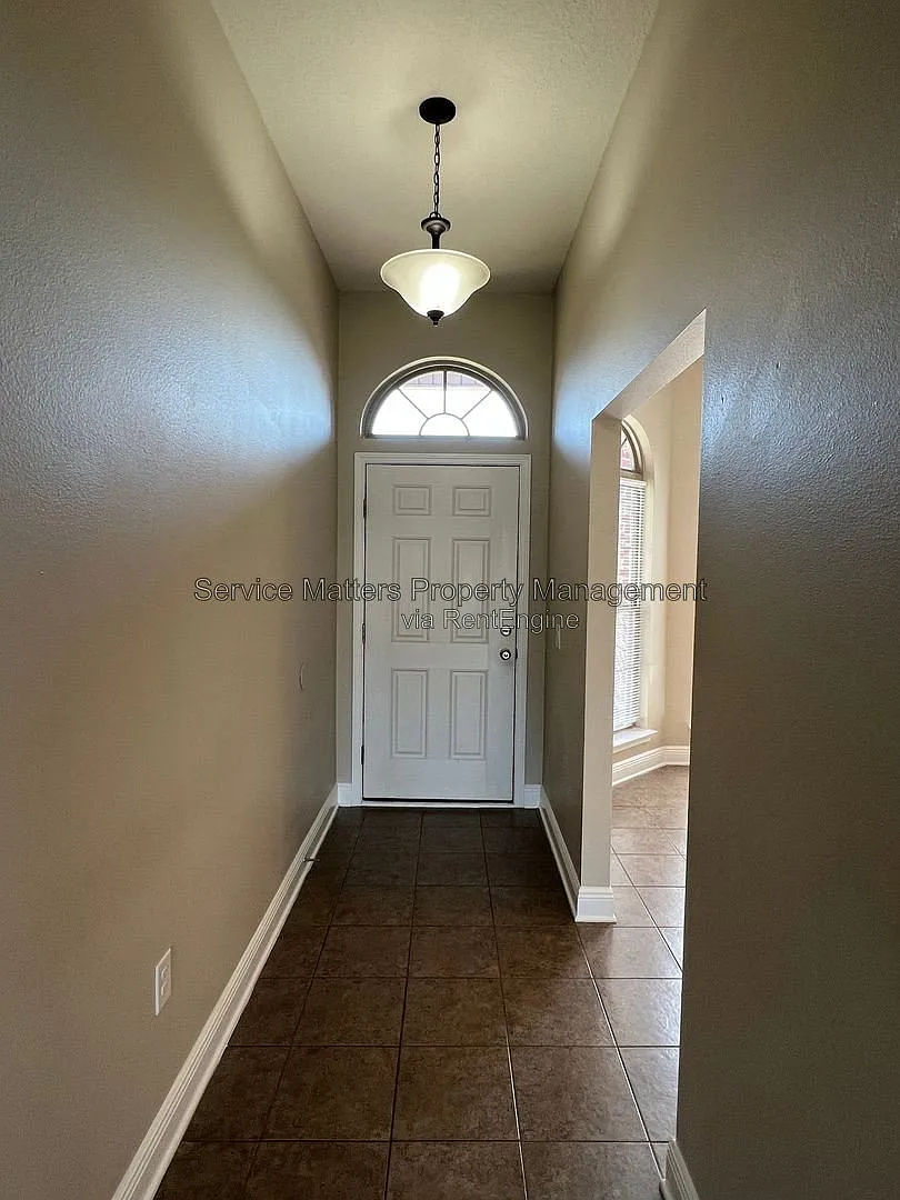 4 bed, 2.0 bath, 2012 sqft, $2,100 — Photo 4