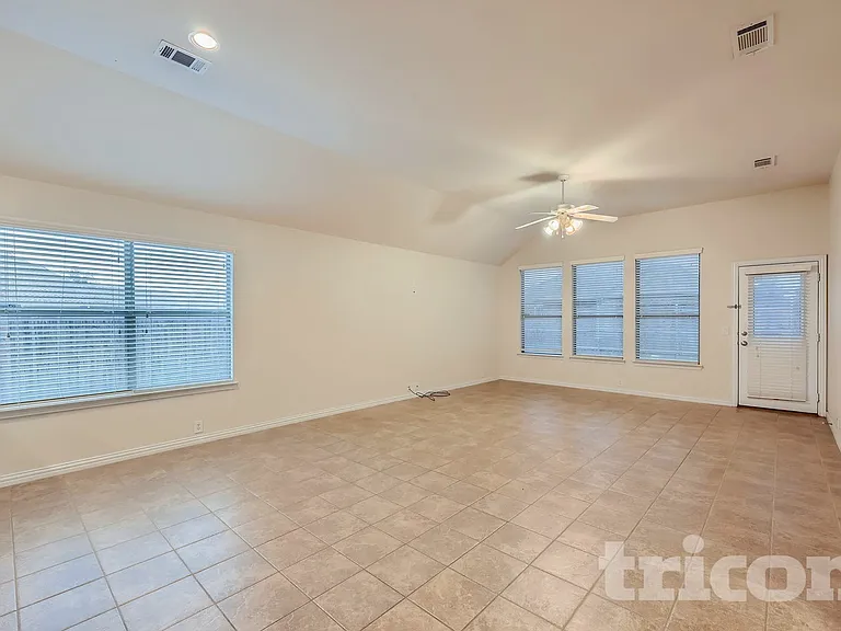 2927 Albares — Photo 15