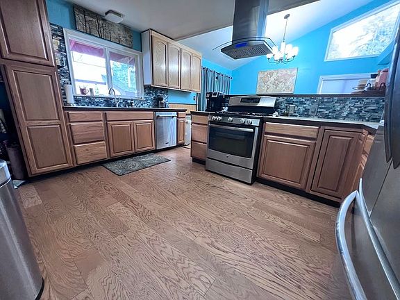 5th image of 281 Katherine St