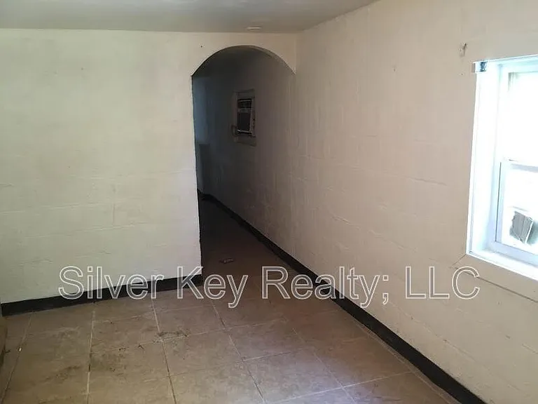 107 Forrest Ave #5 — Photo 2