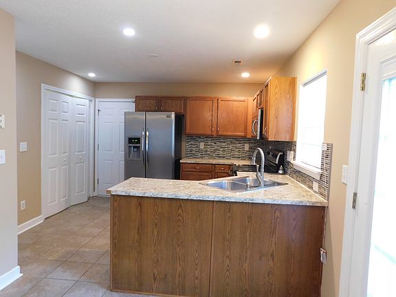 4th image of 7905 Shiny Meadow Ln