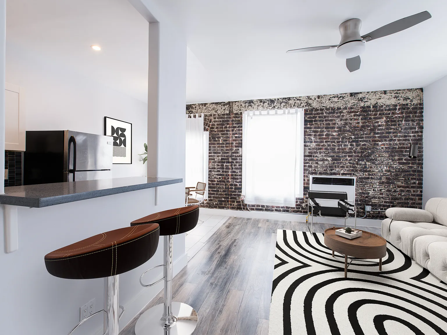 1025 N Serrano Ave — Photo 3