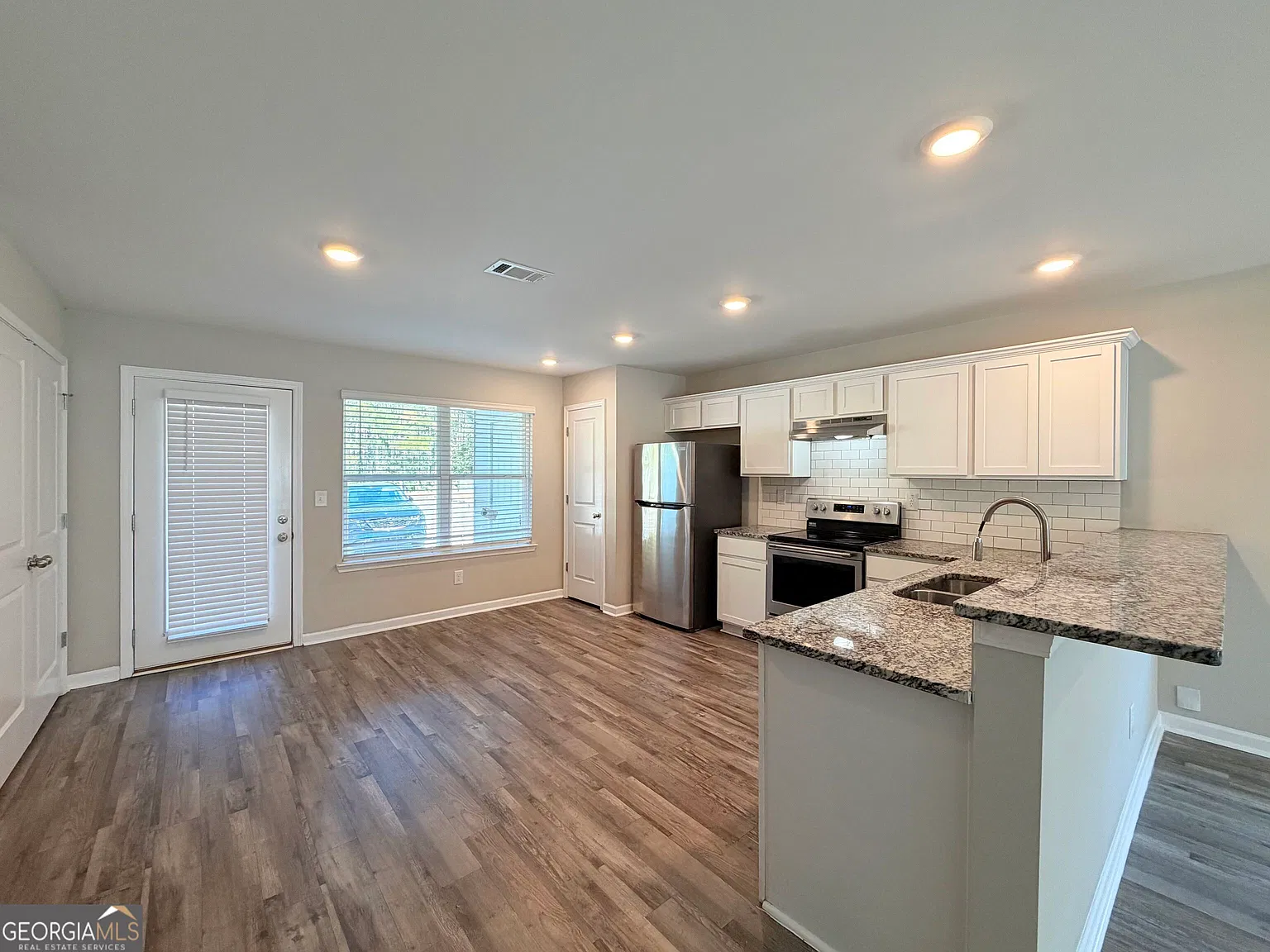 4 bed, 2.5 bath, 1648 sqft, $1,745 — Photo 3