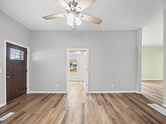 5th image of 123 E Main St