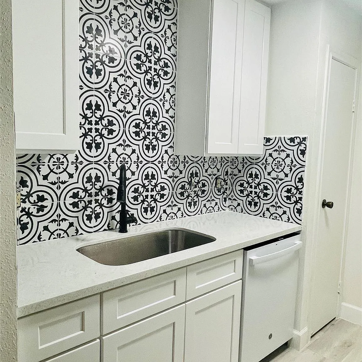 7900 N Stadium Dr — Photo 1