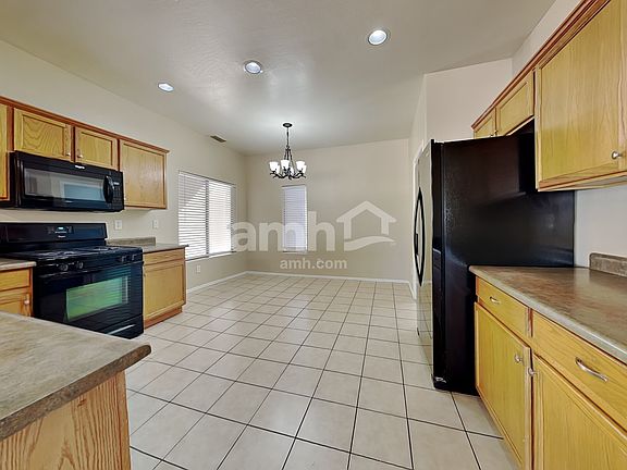 3rd image of 5526 W Pecan Rd