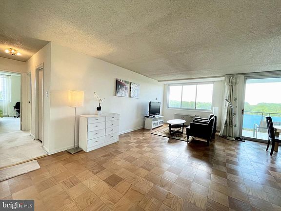 5th image of 10401 Grosvenor Pl APT 1422
