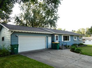 117 Eastview Dr, Larimore, ND 58251