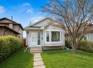 37 E Martingrove Way NE, Calgary, AB T3J 2T2