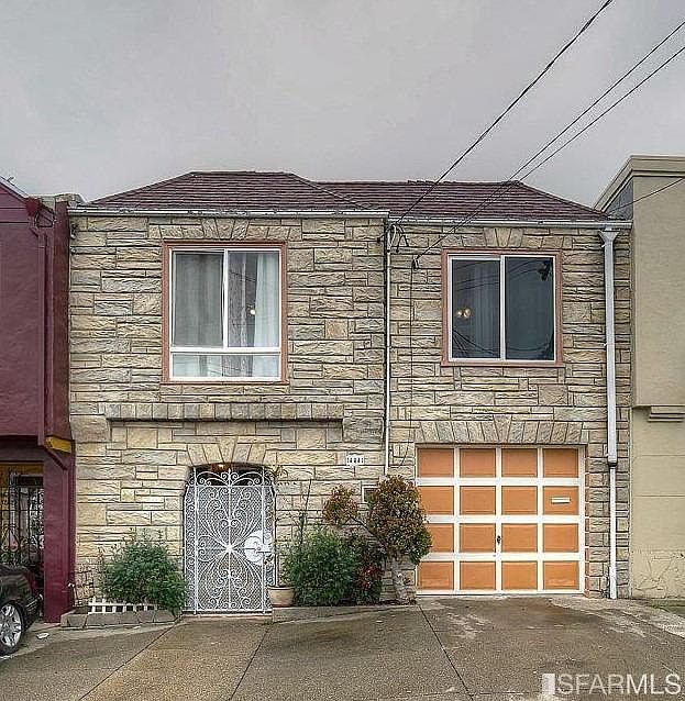 1st image of 444 Sawyer St