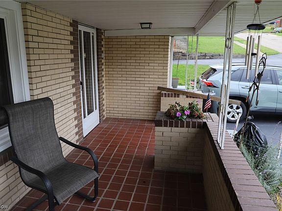 3rd image of 130 Mineral Ave