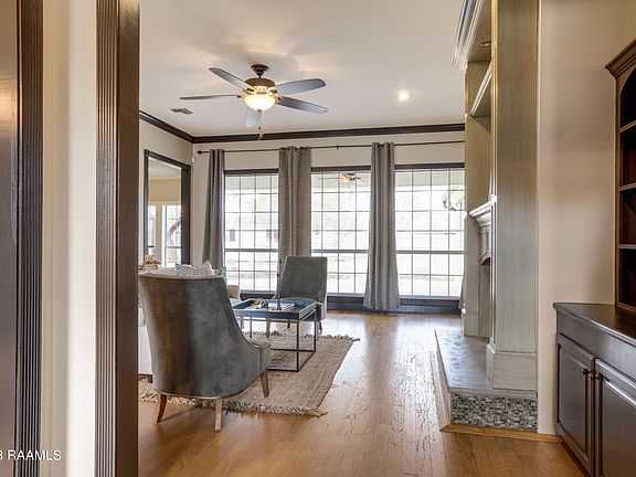 3rd image of 402 Goodwood Cir