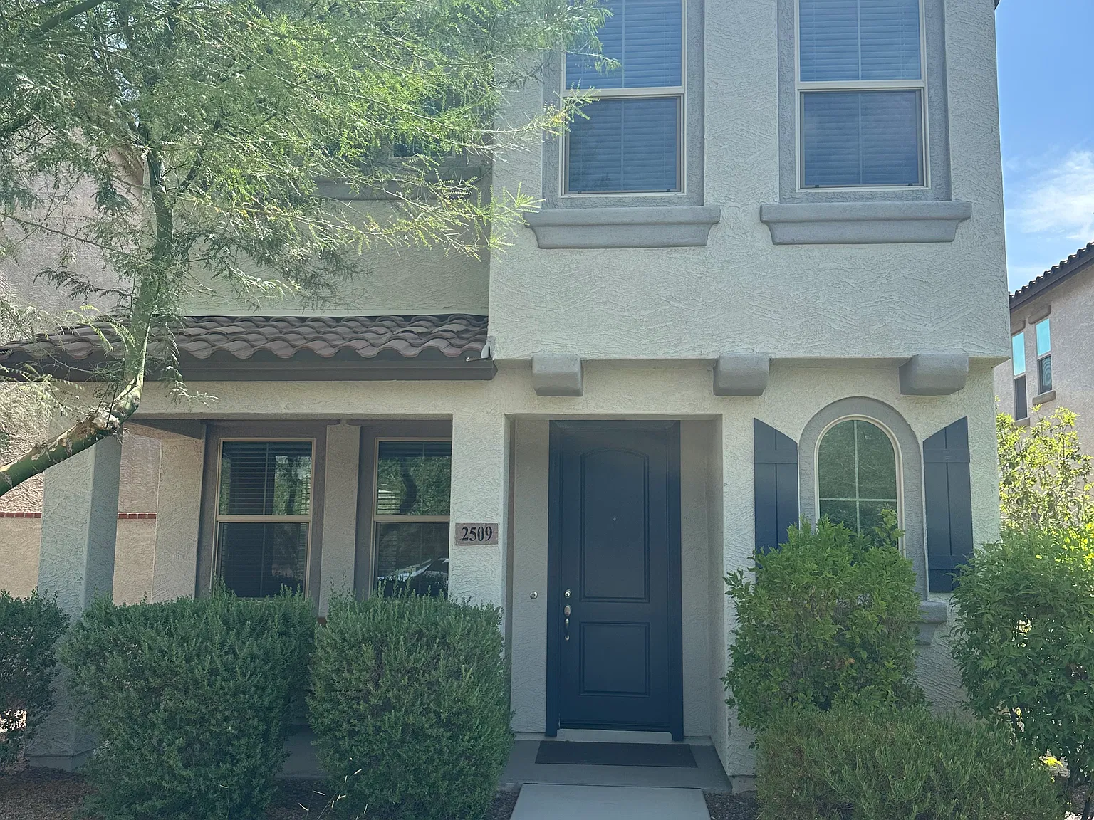 3 bed, 2.5 bath, 1867 sqft, $2,200 — Photo 1