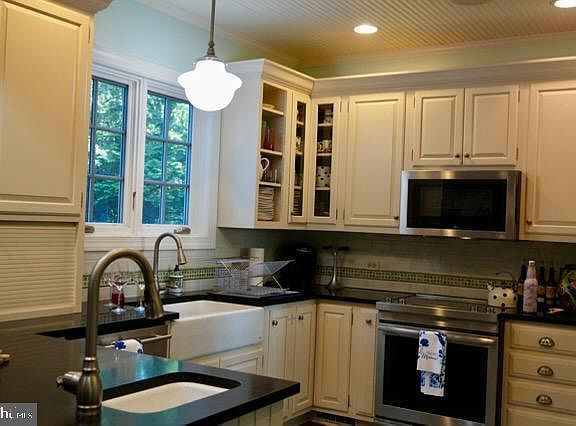 4th image of 10554 Miracle House Cir