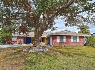 1864 Mid Ocean Cir, Sarasota, FL 34239
