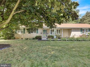 1220 Golden Way, York, PA 17402