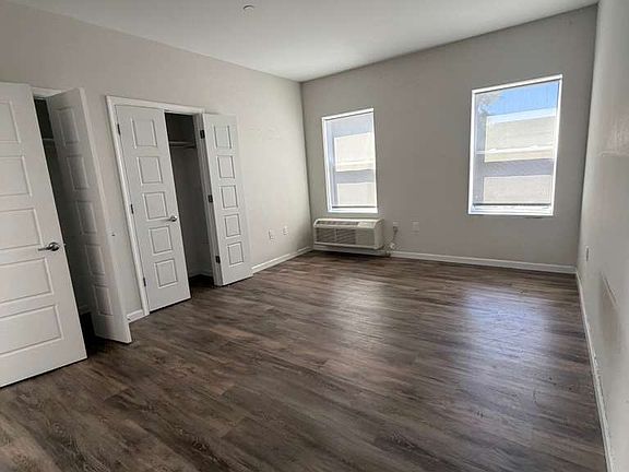 5th image of 315 Lake St #404
