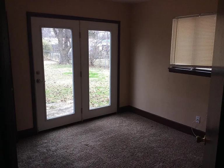 1504 Dakota St — Photo 4