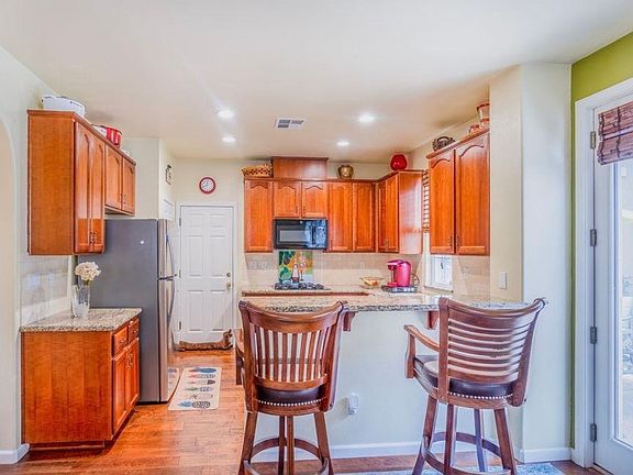 3rd image of 5137 Mulligan Ct