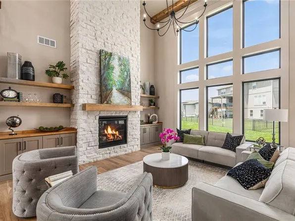 2314 SW Serena Pl, Lees Summit, MO 64082