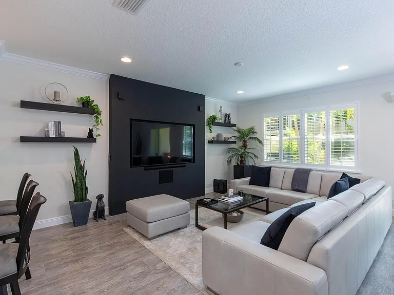 168 Crape Myrtle Ln — Photo 3