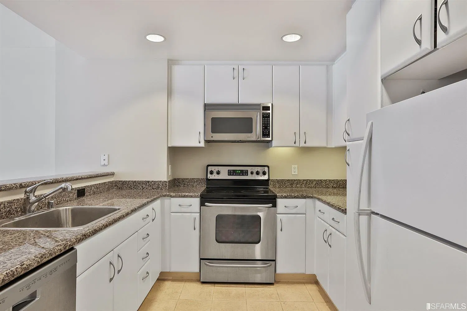 1 bed, 1.0 bath, 868 sqft, $4,850 — Photo 2